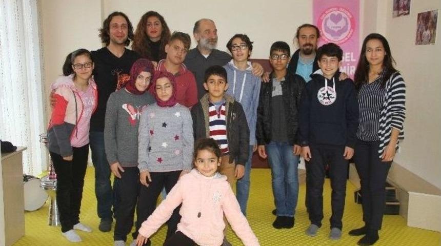 Engelli &Ouml;ğrencilere Beden M&uuml;ziği Eğitimi