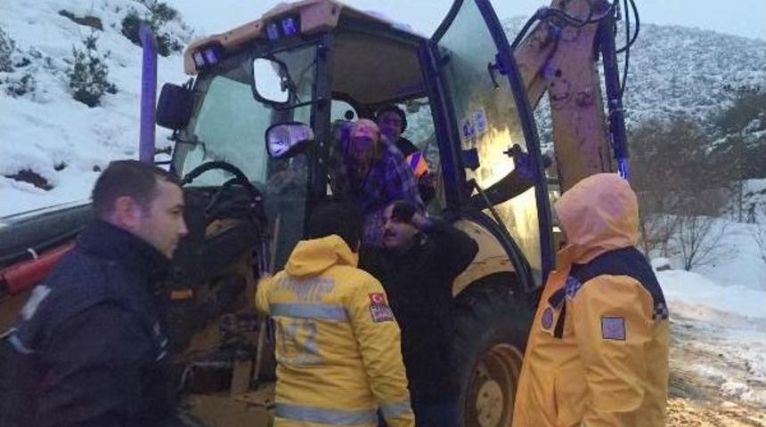 İş Makinesiyle Ambulansa Taşındı