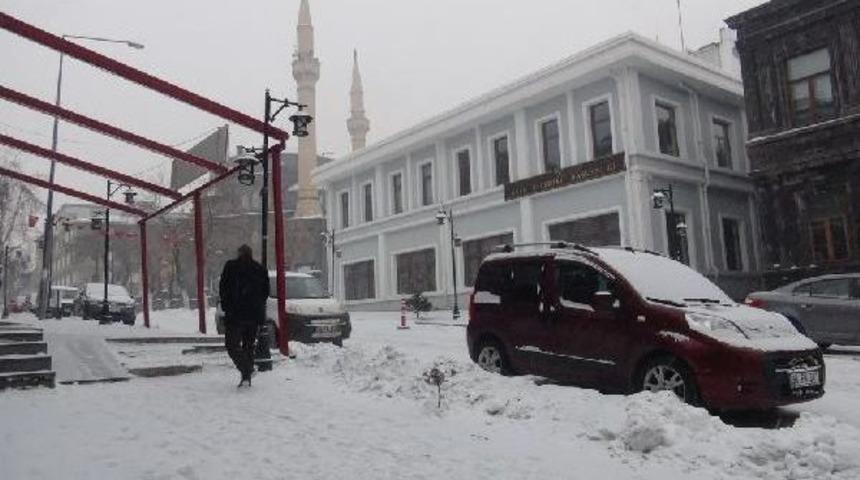 Doğu'da Kar Yağışı Başladı