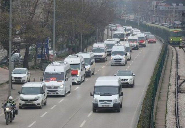 Servis Minibüsleri Şehitler Için Konvoy Oluşturdu