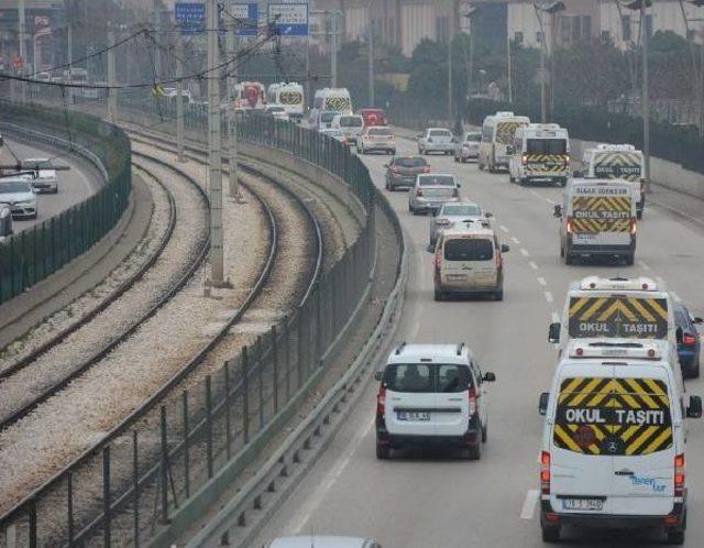 Servis Minibüsleri Şehitler Için Konvoy Oluşturdu