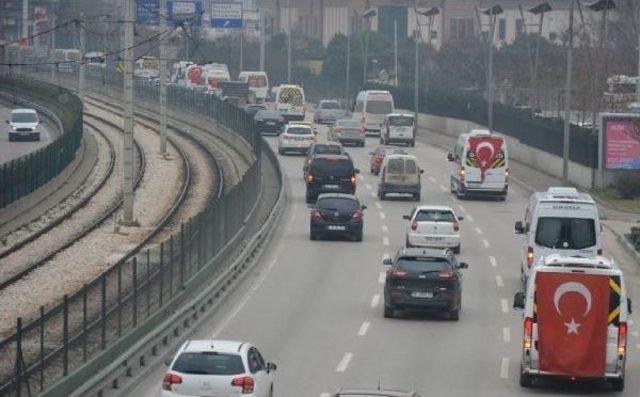 Servis Minibüsleri Şehitler Için Konvoy Oluşturdu