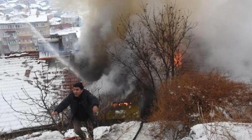 Annelerinin Kapıyı Kilitleyip Evde Bıraktığı Iki &Ccedil;ocuk Yangında &Ouml;ld&uuml;