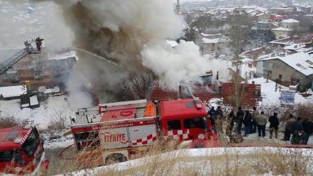 Annelerinin Kapıyı Kilitleyip Evde Bıraktığı Iki Çocuk Yangında Öldü