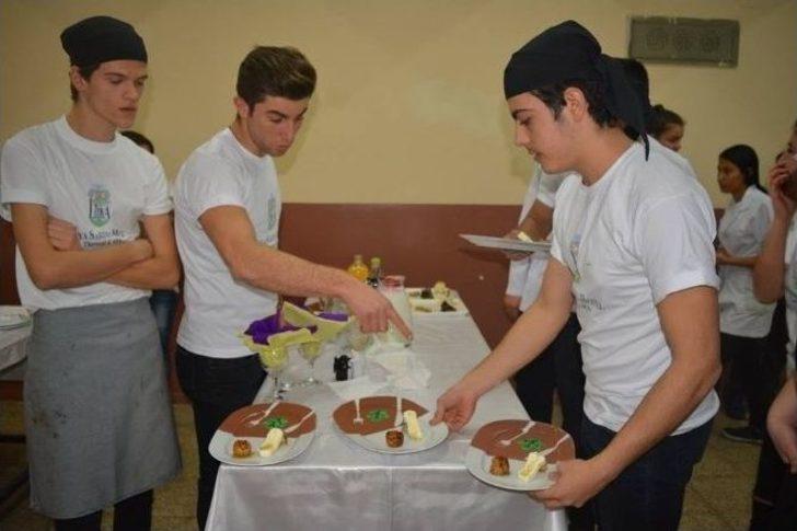Salihli’de Öğrenciler Arası Yemek Yarışması G3