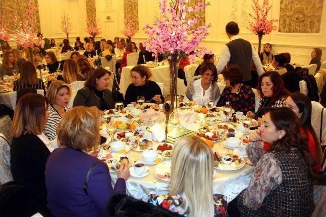 T&uuml;rk &Uuml;niversiteli Kadınlar Derneği 27 Yaşında