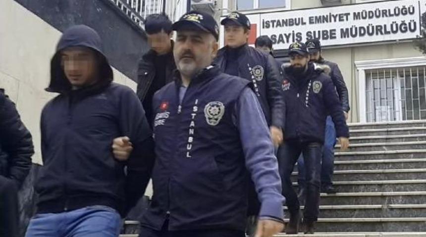 Polis Ikinci Soygunda Da 4 Kara &Ccedil;arşaflı Kadınla Bir Kez Daha Karşılaştı