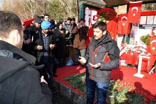 15 Temmuz Gazileri Kayseri'deki Bombalı Saldırının Olduğu Yerde Dua Etti