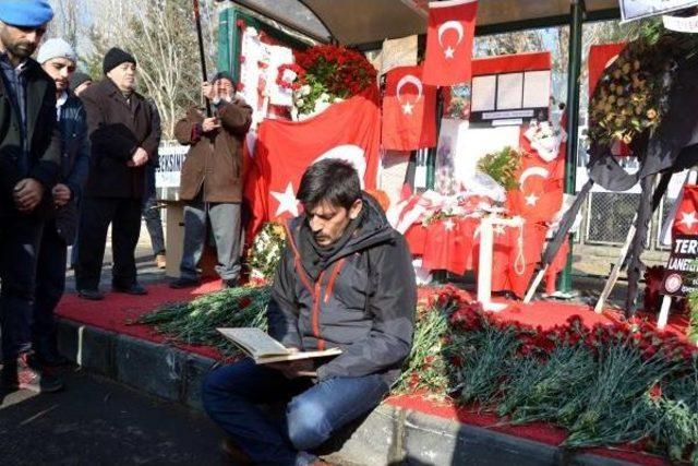 15 Temmuz Gazileri Kayseri'deki Bombalı Saldırının Olduğu Yerde Dua Etti