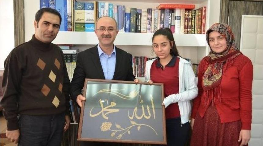 Yenilebilir Sanatlar Projesi Ekibi Başkan G&uuml;lc&uuml;oğlu&rsquo;nu Ziyaret Etti