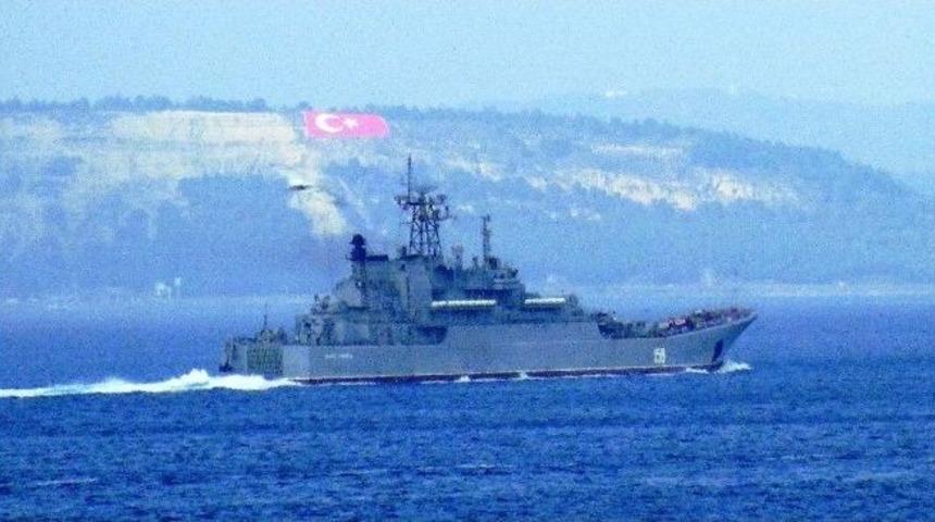 Rus Savaş Gemisi &Ccedil;anakkale Boğazı&rsquo;ndan Ge&ccedil;ti
