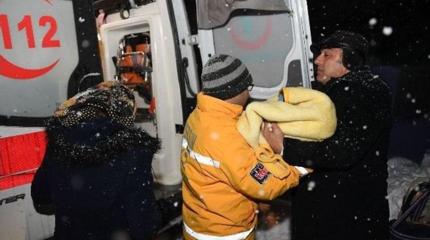 Kar Engeline Takılan Hastalara Belediye Ekipleri Yetişti