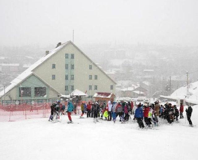 Bitlis'te 'alp Disiplini İl Birinciliği' Kayak Yarışması Düzenlendi