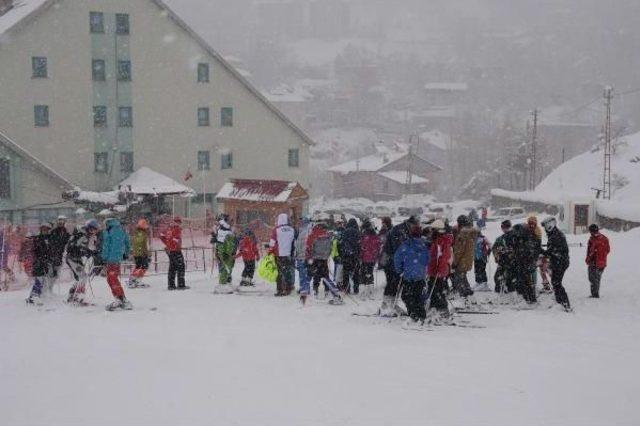 Bitlis'te 'alp Disiplini İl Birinciliği' Kayak Yarışması Düzenlendi