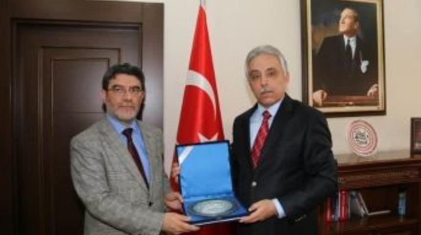 İl M&uuml;ft&uuml;s&uuml; Geylani&rsquo;den Vali Toprak&rsquo;a Veda Ziyareti