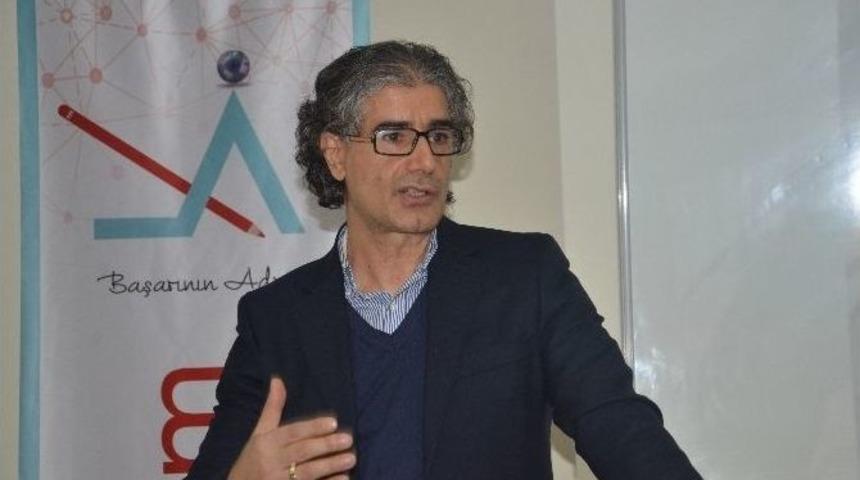 Prof. Dr. Ramazan &Ouml;zdemir Lise &Ouml;ğrencilerine Deneyimlerini Anlattı