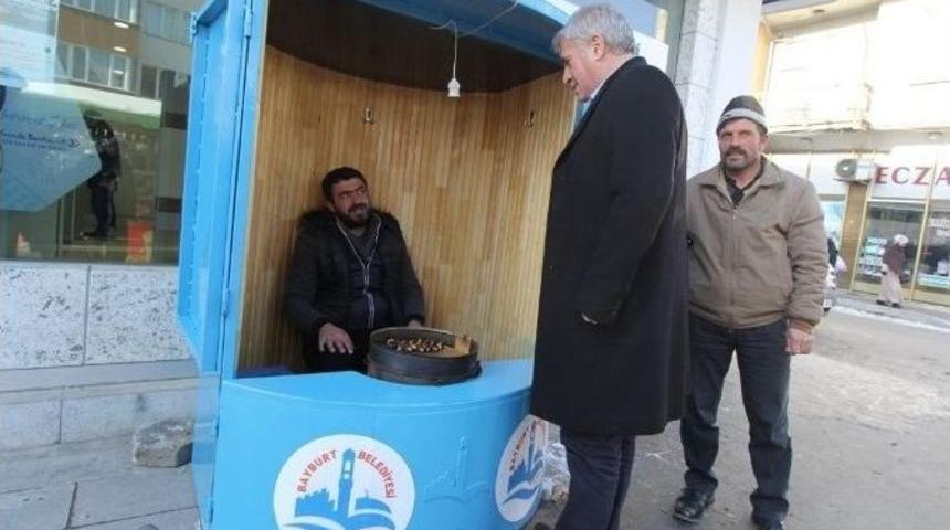 Bayburt Belediyesi Kestane Satıcılarının Y&uuml;z&uuml;n&uuml; G&uuml;ld&uuml;rd&uuml;