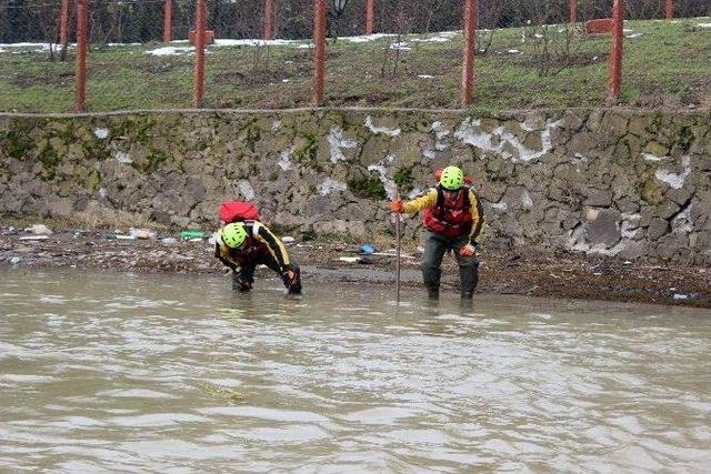 Irmakta Kaybolan Avcıya 334 Gündür Ulaşılamadı