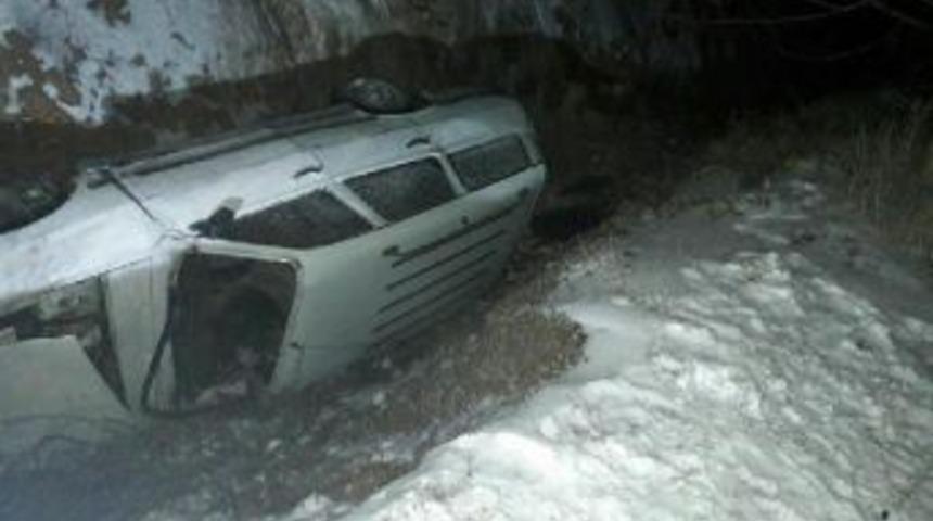 Otomobil U&ccedil;uruma Yuvarlandı: 1 &Ouml;l&uuml;