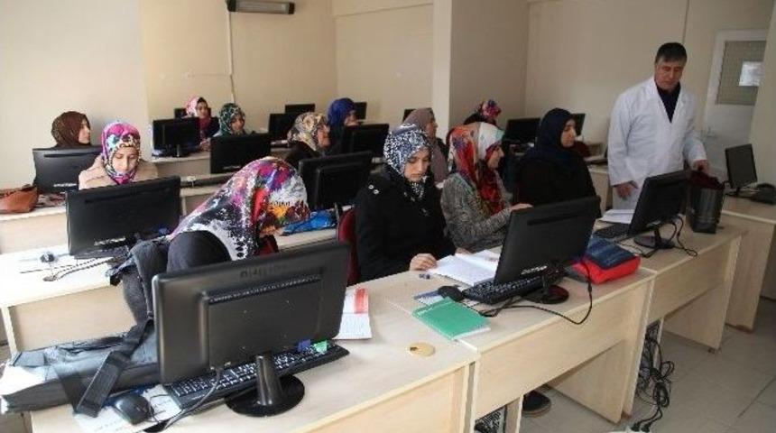 Ebegem Gen&ccedil;lere Desteğini S&uuml;rd&uuml;r&uuml;yor