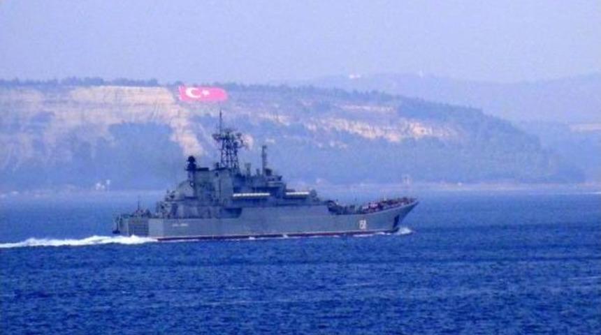 Rus Savaş Gemisi &Ccedil;anakkale'den Ge&ccedil;ti