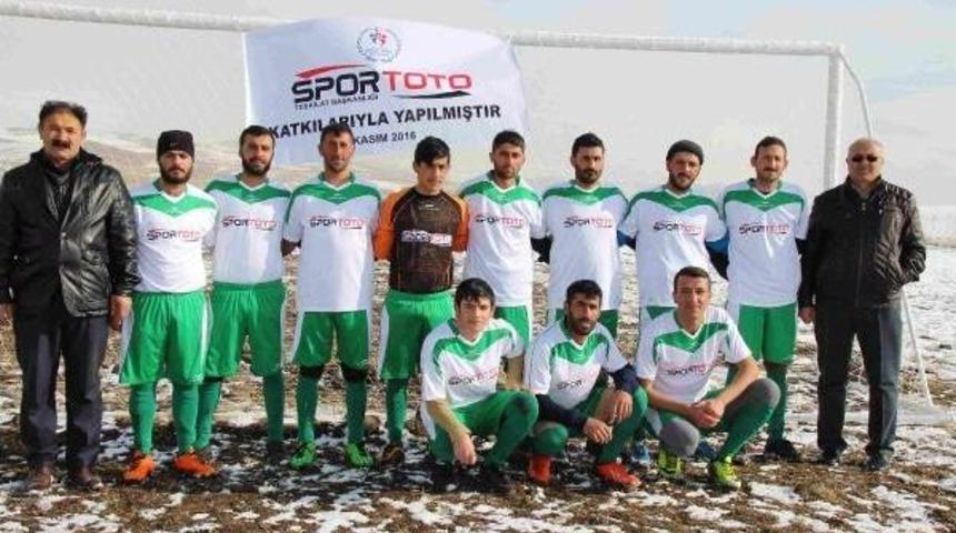 Varto'daki 45 K&ouml;ye Futbol Sahası