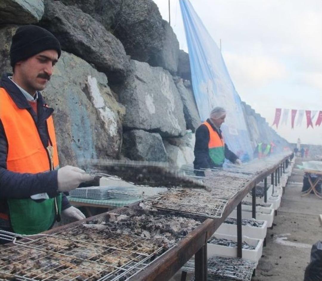 Hamsi Festivali&rsquo;nde Tartışılan Heykeli Konuştu