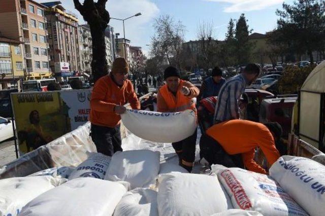 Uşak'tan Halep'e 4 Tır Yardım