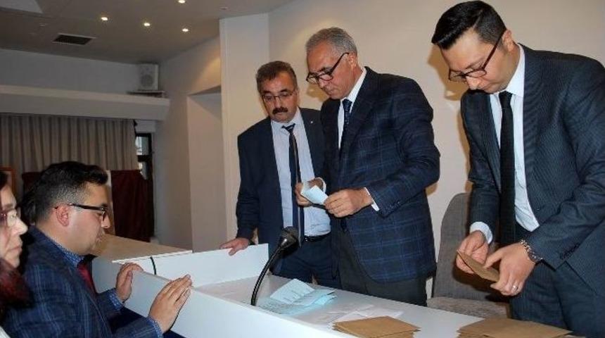 İstifa Eden &Uuml;yelerin Yerine, Yeni &Uuml;yeler Se&ccedil;ildi