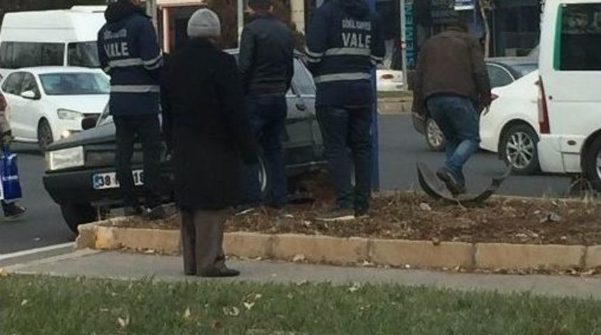 Diyarbakır&rsquo;da Maddi Hasarlı Trafik Kazası