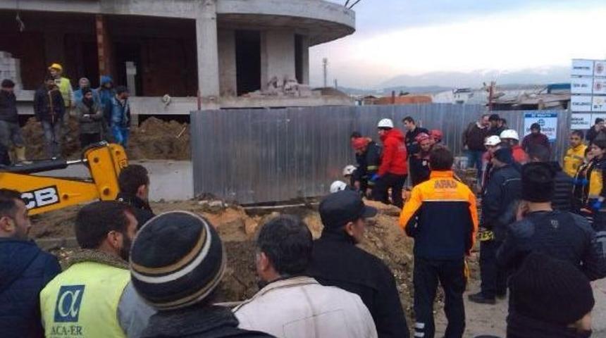 Kanalizasyon Kazısında G&ouml;&ccedil;&uuml;k: 1 Iş&ccedil;i Toprak Altında Kaldı