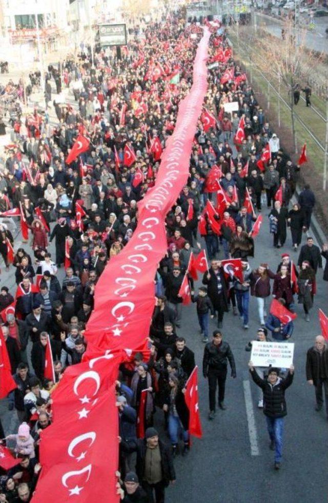 Kayseri’De  ’Şehide Ve Bayrağa Saygı’ Yürüyüşüne 70 Bin Kişi Katıldı