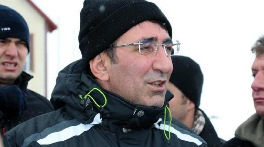 Cevdet Yılmaz, Bing&ouml;l'de Kayak Yaptı