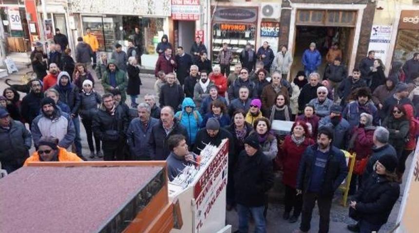 Ayvalık'ta A&ccedil;ığa Alınan &Ouml;ğretmen I&ccedil;in Imza Kampanyası