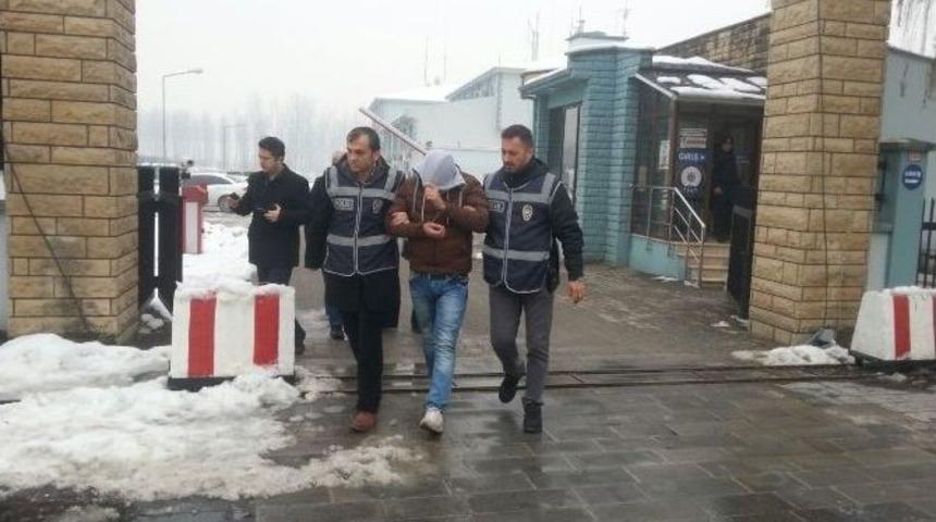 Yaşlı Kadınları Dolandıran 2 Kişi D&uuml;zce Polisinden Ka&ccedil;amadı