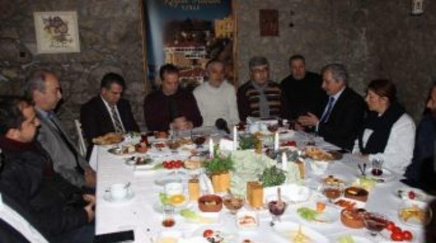 Bik Gazetecileri Bilgilendirdi