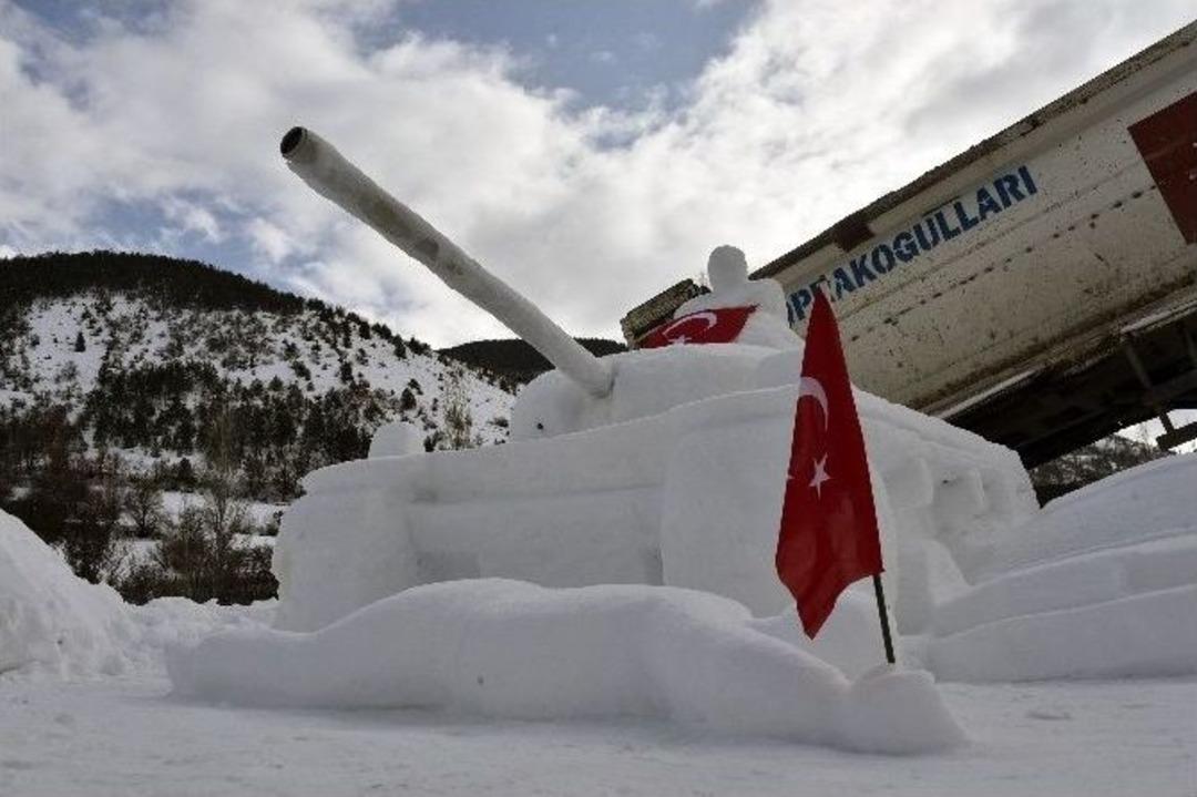 15 Temmuz&rsquo;u Kardan Heykellerle Anlattı