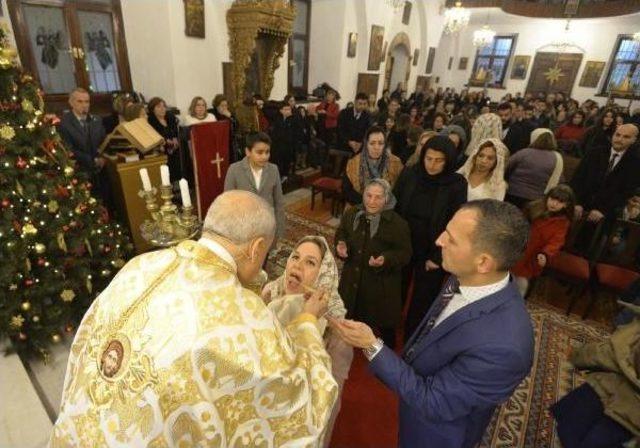 Mersin'deki Noel Ayininde Şehitler Için Dua Edildi