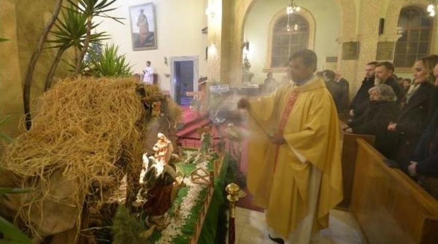 Mersin'deki Noel Ayininde Şehitler I&ccedil;in Dua Edildi (2)