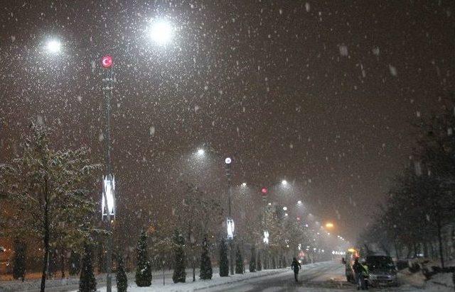 Elazığ’da Kar Yağışı İle Birlikte Kazalar Meydana Geldi