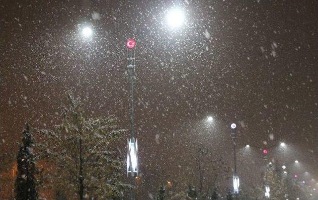 Elazığ’da Kar Yağışı İle Birlikte Kazalar Meydana Geldi