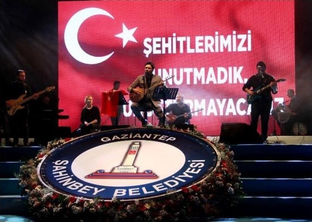 Gaziantep&rsquo;te Uğur Işılak&rsquo;lı Kurtuluş Coşkusu