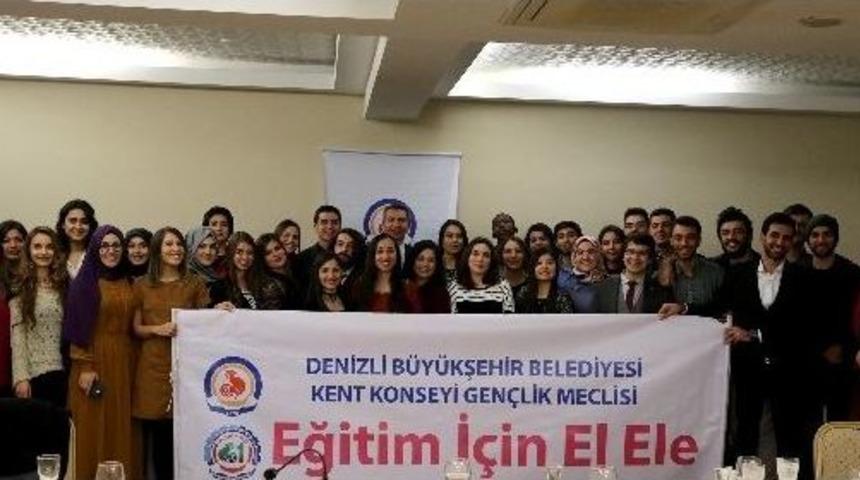 Eğitim G&ouml;n&uuml;ll&uuml;leri Ve &Ouml;ğrenciler Motivasyon İ&ccedil;in Bir Araya Geldi
