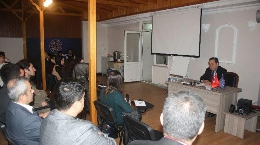 Eski Emniyet İstihbarat Dairesi Başkanı Orakoğlu Gen&ccedil; İletişimcilerle Bir Araya Geldi