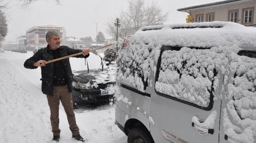 Pazar G&uuml;n&uuml;ne Kar İle Uyanan Erzincan