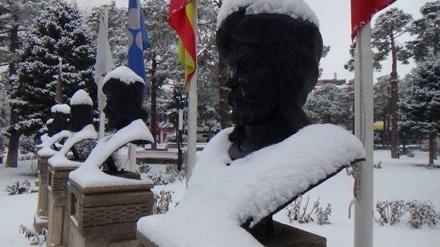 Pazar Gününe Kar İle Uyanan Erzincan