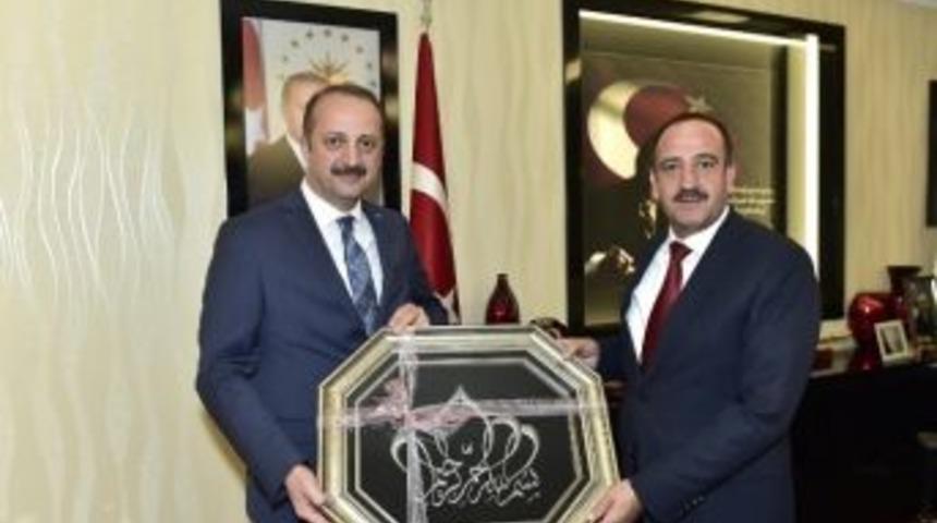 Mamak Belediye Başkanı Akg&uuml;l, G&ouml;lbaşı Belediye Başkanı Duruay&rsquo;ı Ağırladı