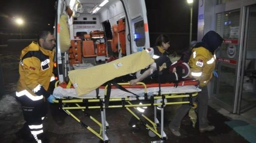 Karda Kayarken, Bacağına Demir Saplandı