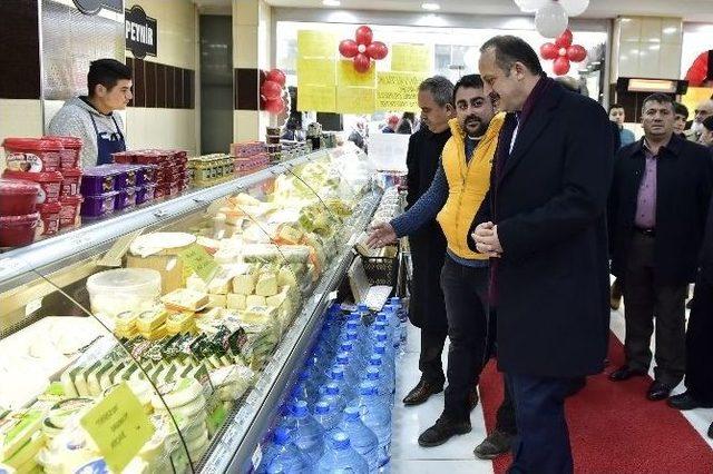 Akgül, Mamak’ta İşyeri Açan Esnafı Yalnız Bırakmadı