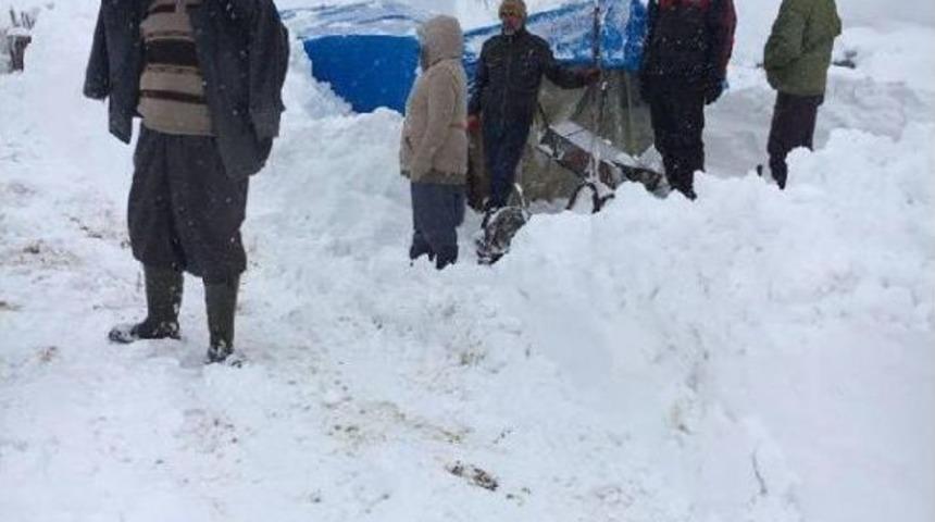 Mersin'de Karda Mahsur Kalan Y&ouml;r&uuml;kler Kurtarıldı